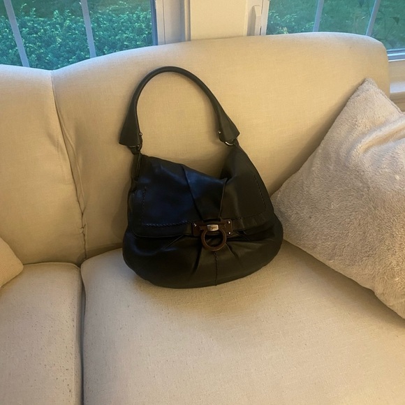 Salvatore FERRAGAMO very large black leather hobo bag - Picture 7 of 13